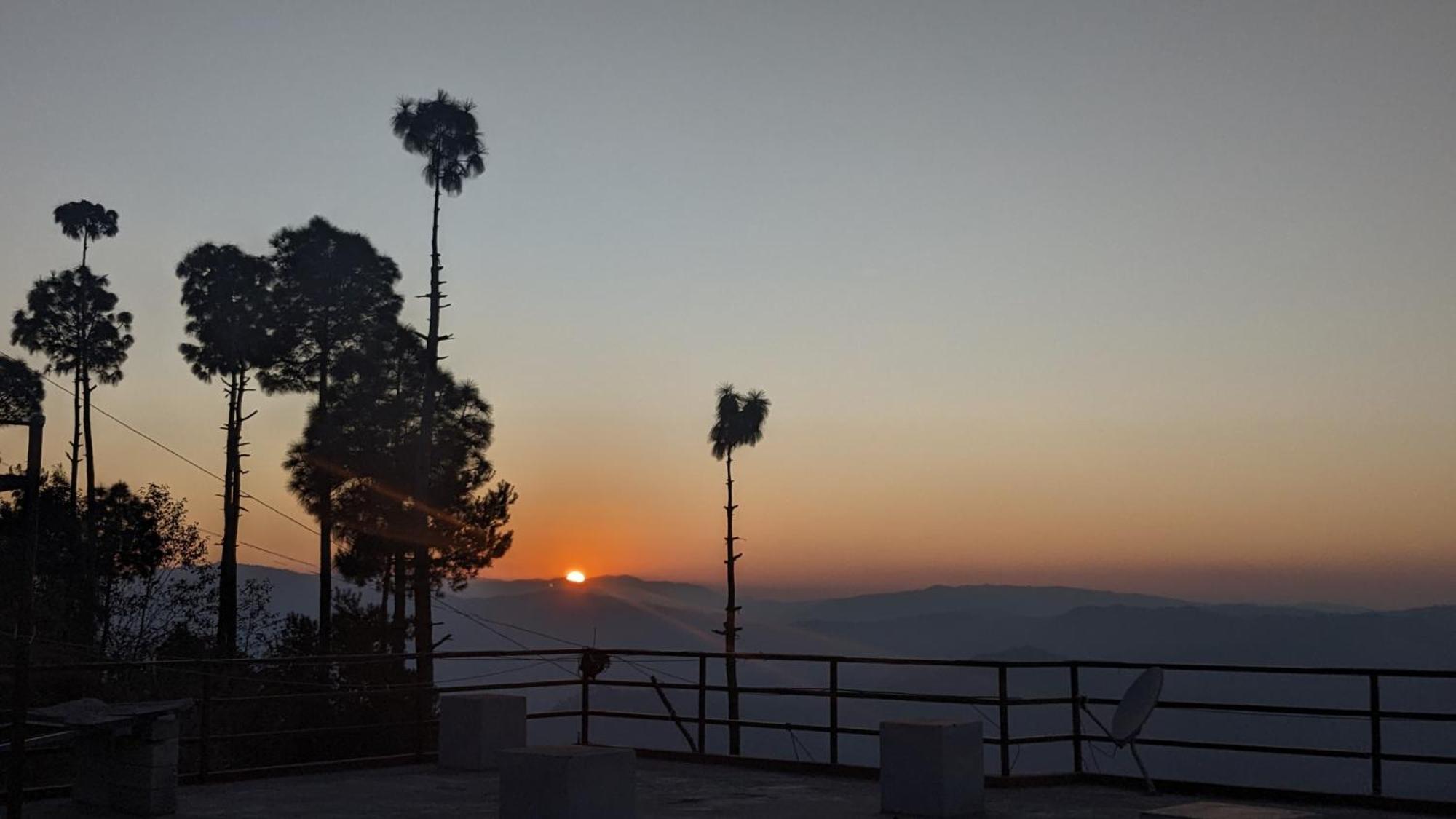 The Buransh Inn Almora Luaran gambar